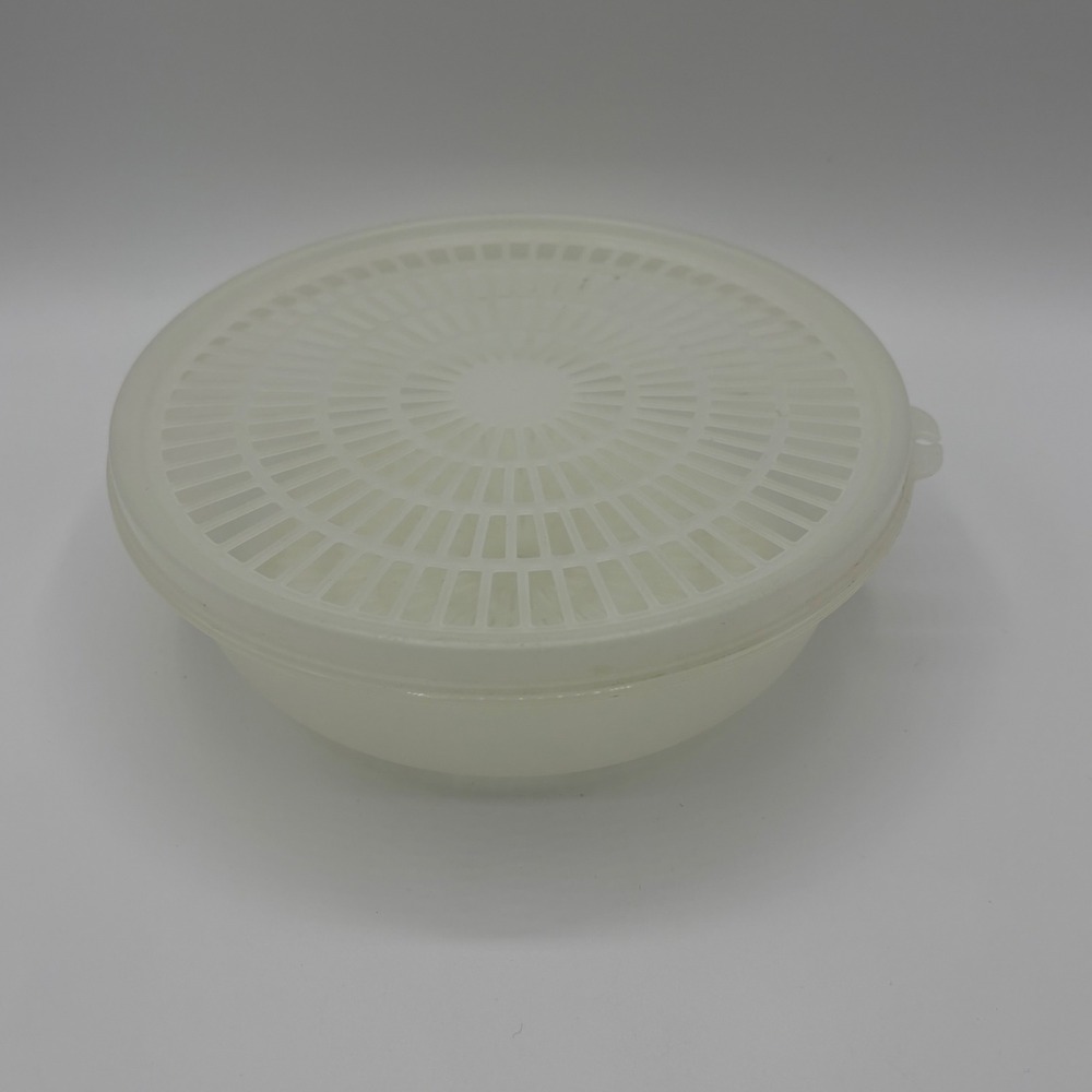 Vintage Tupperware Fruit & Berry 2 Cup Strainer Colander Bowl with Flow-Thru Lid